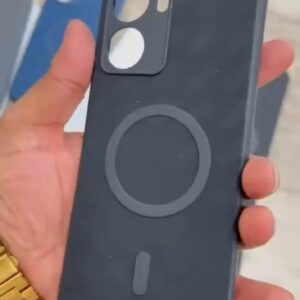 silicon with Magsafe design ̣